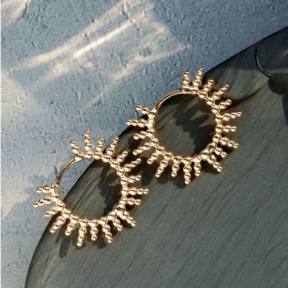 ✨18K Gold Plated Sun Sunburst Huggie Hoop Earrings - Picture 7 of 8